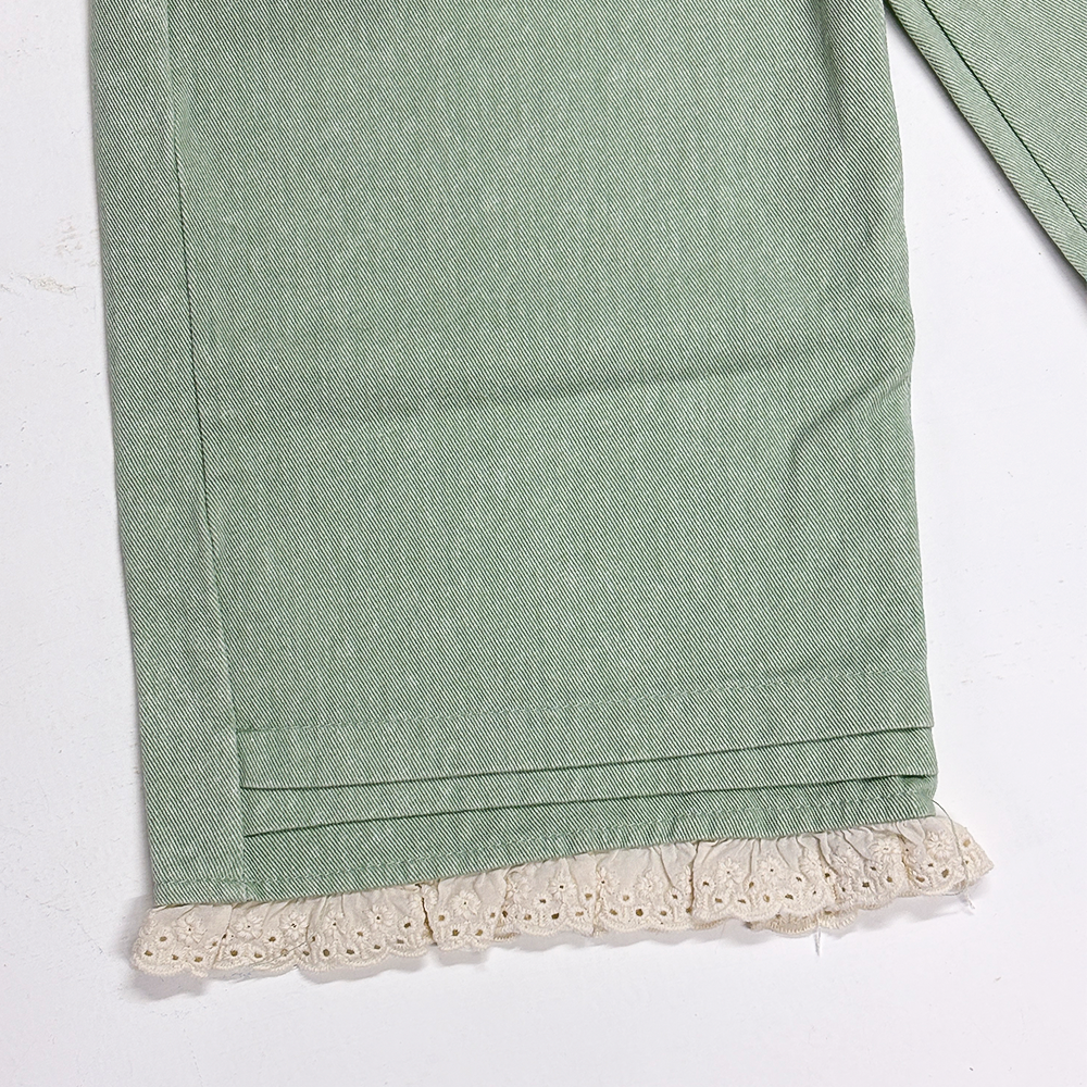 Pantalón con borde floreado